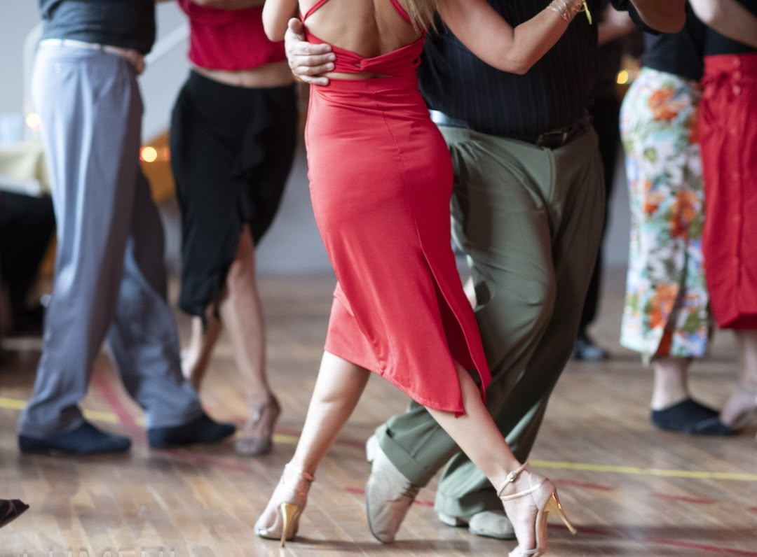 Bal de tango dans le cloitre de Crémieu