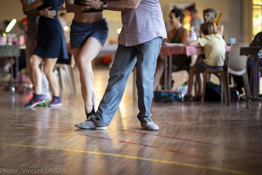 Bal de tango dans le cloître de Crémieu